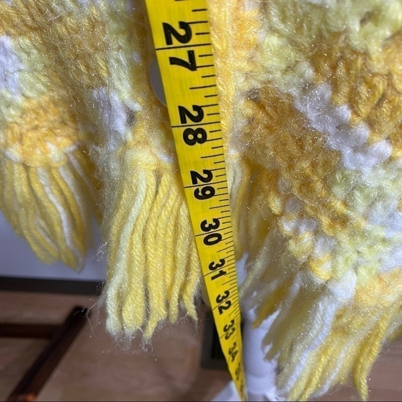 Vintage Hand Knit Yarn Poncho Button Down Fringe Women’s Sweater - Picture 7 of 8